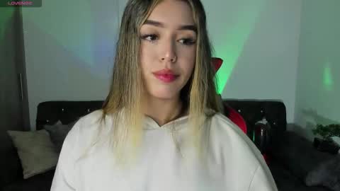 Snapshot of zoee_jackson chatting on 11.07.25 zoee jackson online show from 11.07.25