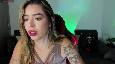 Snapshot of zoee_jackson chatting on 11.15.25 zoee jackson online show from 11.15.25