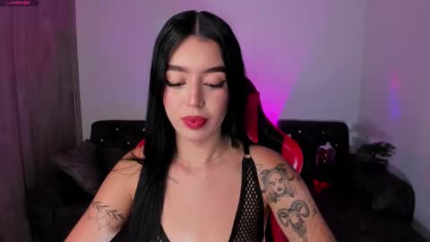 Snapshot of zoee_jackson chatting on 12.21.25 zoee jackson online show from 12.21.25