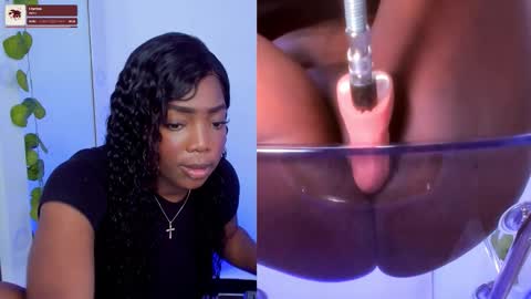 Snapshot of zoeethompson_cm chatting on 10.22.25 online show from 10.22.25