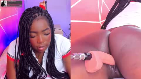 Snapshot of zoeethompson_cm chatting on 11.15.25 online show from 11.15.25