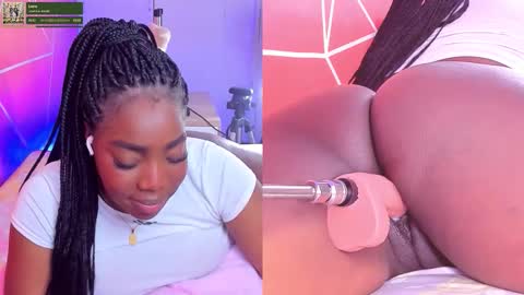 Snapshot of zoeethompson_cm chatting on 11.19.25 online show from 11.19.25