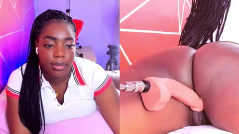 Snapshot of zoeethompson_cm chatting on 11.22.25 online show from 11.22.25