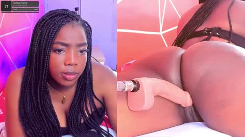 Snapshot of zoeethompson_cm chatting on 11.30.25 online show from 11.30.25