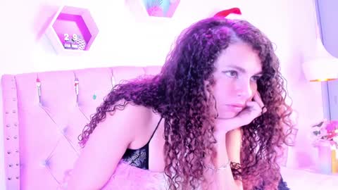 Snapshot of zoehilton chatting on 12.21.24 Zoe online show from 12.21.24