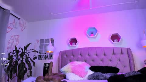 Snapshot of zoehilton chatting on 01.07.25 Zoe online show from 01.07.25