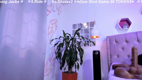 Snapshot of zoehilton chatting on 01.18.25 Zoe online show from 01.18.25