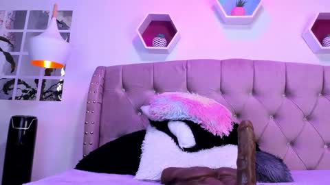 Snapshot of zoehilton chatting on 02.22.25 Zoe online show from 02.22.25