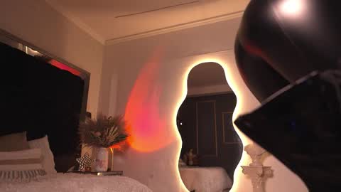 zoevidal_ online show from 10.27.25