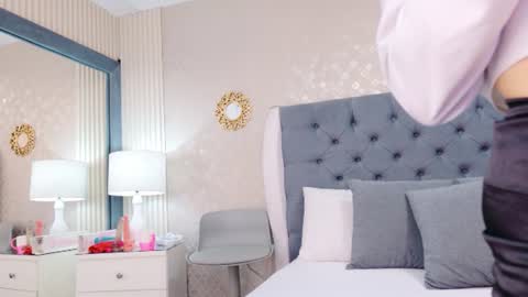 ZoeWilliis online show from 06.24.26