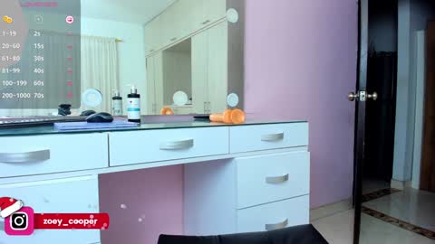 Snapshot of zoey_cooper chatting on 12.11.24 zoey Independent model online show from 12.11.24