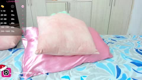 Snapshot of zoey_cooper chatting on 12.15.24 zoey Independent model online show from 12.15.24