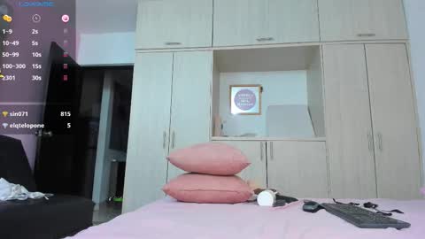 Snapshot of zoey_cooper chatting on 09.27.25 zoey Independent model online show from 09.27.25