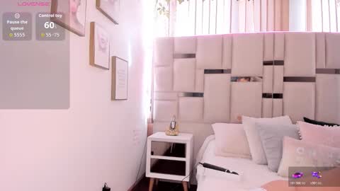 zoey thommpson online show from 11.06.25