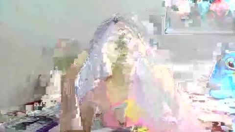 Snapshot of zoeycoliens chatting on 12.17.25 ZoeyColiens online show from 12.17.25