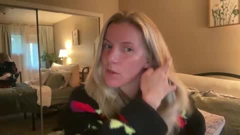 Snapshot of zoeydanner chatting on 05.21.26 Zoeydanner online show from 05.21.26