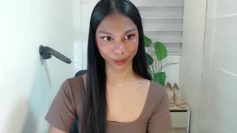 Snapshot of zoeygorgeous19 chatting on 02.04.25 zoey online show from 02.04.25