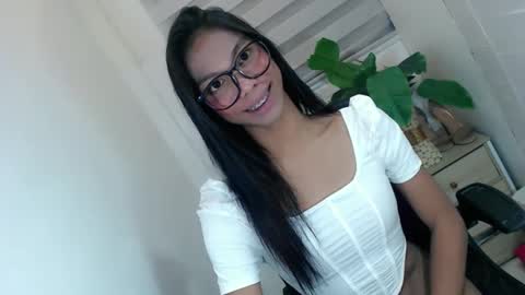 Snapshot of zoeygorgeous19 chatting on 03.02.25 zoey online show from 03.02.25