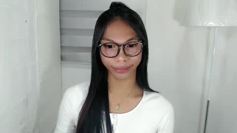 Snapshot of zoeygorgeous19 chatting on 03.08.25 zoey online show from 03.08.25