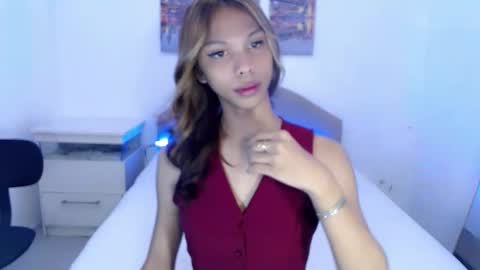 Snapshot of zoeygorgeous19 chatting on 10.07.25 zoey online show from 10.07.25