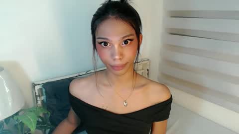 Snapshot of zoeygorgeous19 chatting on 11.20.25 zoey online show from 11.20.25