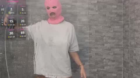 Snapshot of zoeythepinkmask chatting on 10.10.25 Zoey online show from 10.10.25