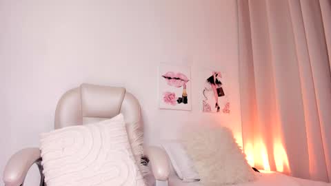 Snapshot of zofhia_xiaho chatting on 05.18.26 Zofhia online show from 05.18.26