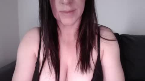 zoibee online show from 10.16.25