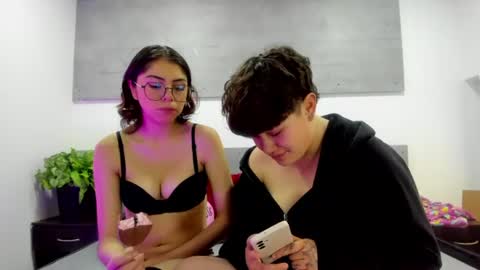 Snapshot of zooble_28 chatting on 07.11.26 Nick And Mia online show from 07.11.26