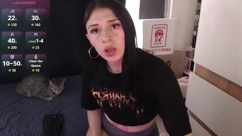 Snapshot of zowi_hottiee chatting on 11.27.25 cintya kors online show from 11.27.25