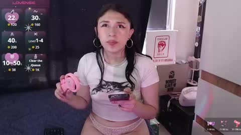 Snapshot of zowi_hottiee chatting on 12.03.25 cintya kors online show from 12.03.25