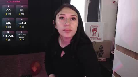 Snapshot of zowi_hottiee chatting on 12.17.25 cintya kors online show from 12.17.25