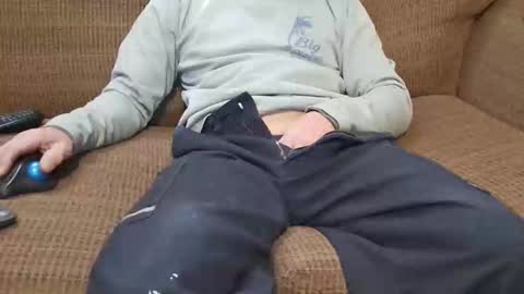 Snapshot of zruckster chatting on 12.14.25 zruckster online show from 12.14.25