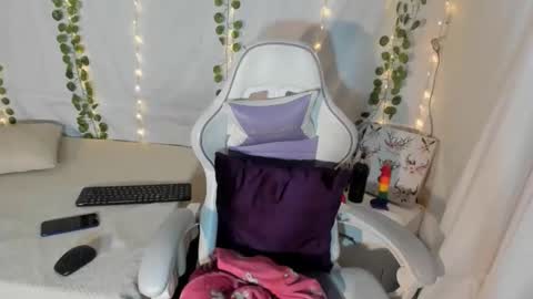 Snapshot of zulemars chatting on 10.22.25 zulemars online show from 10.22.25