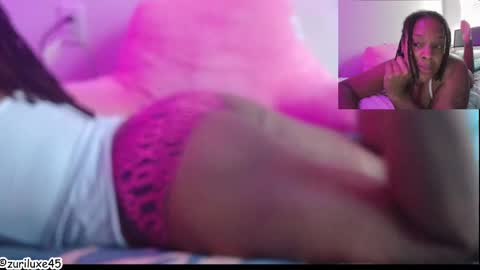 Snapshot of zuriluxe45 chatting on 09.30.25 zuriluxe45 online show from 09.30.25