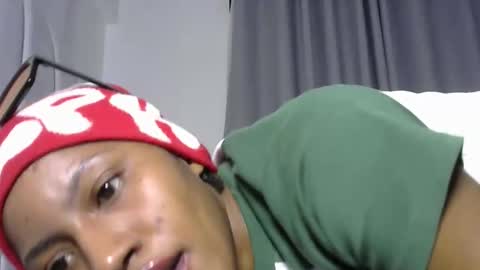 Snapshot of zurime3 chatting on 11.25.25 zurime3 online show from 11.25.25