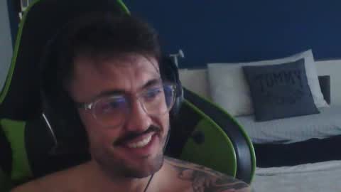 Snapshot of zusta10 chatting on 11.18.25 zusta10 online show from 11.18.25