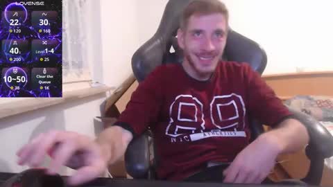 Snapshot of zuzmosfokafasz chatting on 11.14.25 Zuzmoe online show from 11.14.25