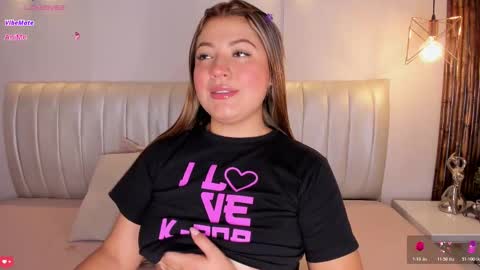 Snapshot of zuzu_sweet chatting on 11.12.25 Zara online show from 11.12.25