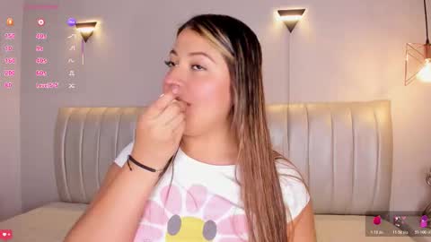 Snapshot of zuzu_sweet chatting on 12.22.25 Zara online show from 12.22.25