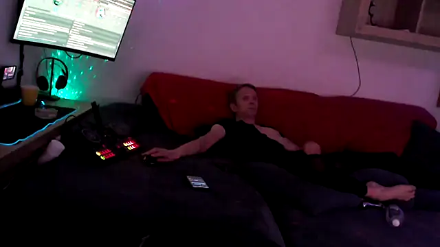 Snapshot of davidgntxxxxx chatting on 11.02.25 davidgntxxxxx online show from 11.02.25