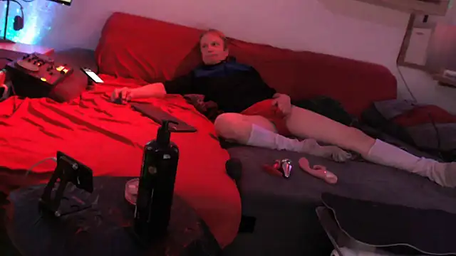 Snapshot of davidgntxxxxx chatting on 12.04.25 davidgntxxxxx online show from 12.04.25