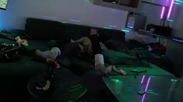 Snapshot of davidgntxxxxx chatting on 12.15.25 davidgntxxxxx online show from 12.15.25