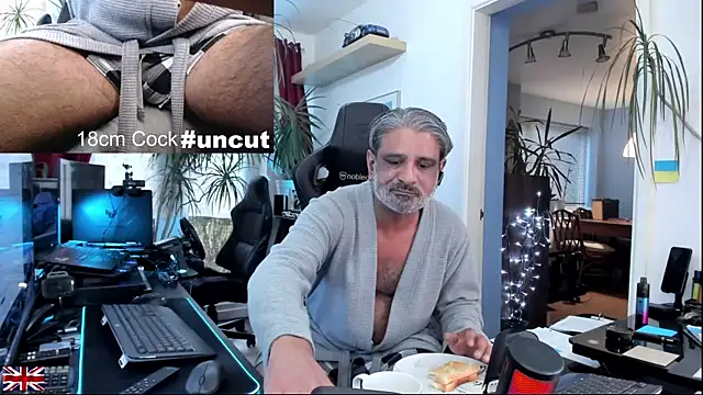 Snapshot of OnlineBossUK chatting on 12.18.25 OnlineBossUK online show from 12.18.25