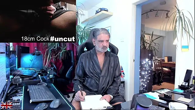 Snapshot of OnlineBossUK chatting on 12.20.25 OnlineBossUK online show from 12.20.25