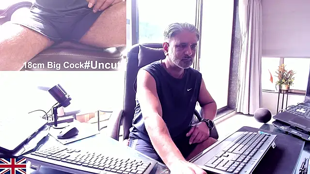 Snapshot of OnlineBossUK chatting on 01.06.26 OnlineBossUK online show from 01.06.26