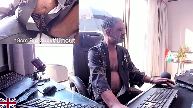 Snapshot of OnlineBossUK chatting on 01.08.26 OnlineBossUK online show from 01.08.26