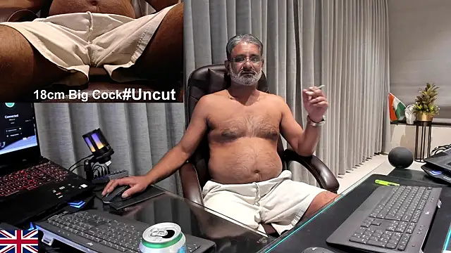 Snapshot of OnlineBossUK chatting on 01.14.26 OnlineBossUK online show from 01.14.26