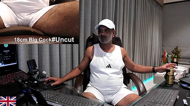 Snapshot of OnlineBossUK chatting on 02.11.26 OnlineBossUK online show from 02.11.26