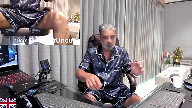 Snapshot of OnlineBossUK chatting on 02.14.26 OnlineBossUK online show from 02.14.26